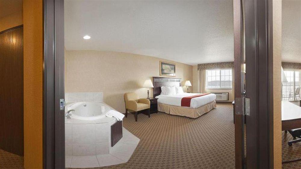 Holiday Inn Express Le Claire Riverfront-Davenport By Ihg Εξωτερικό φωτογραφία